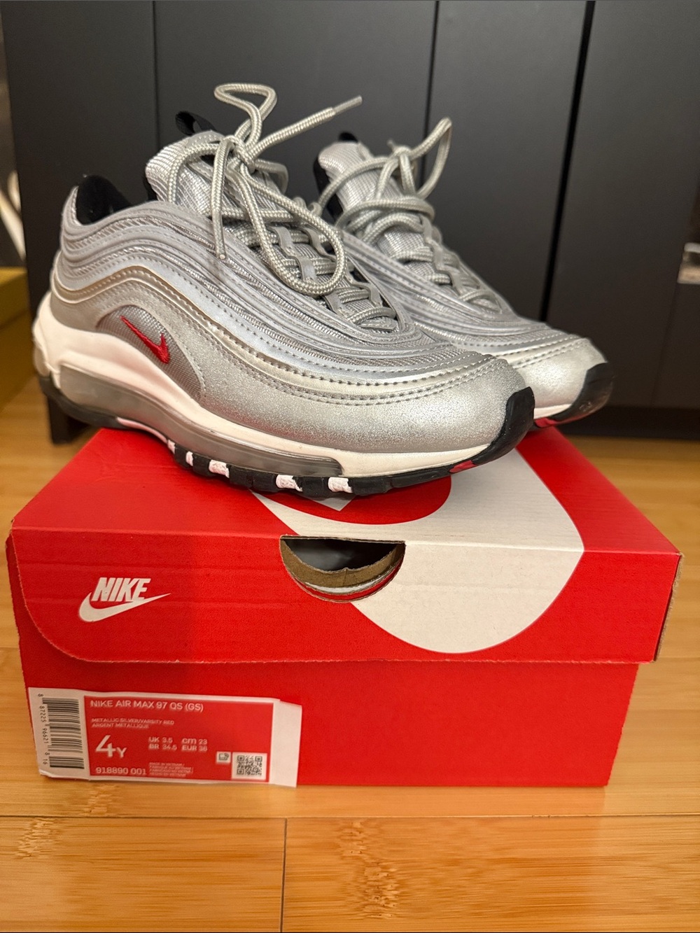Nike silver bullet size 4y